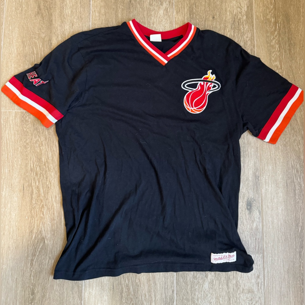 Men’s Medium Mitchell and Ness Miami Heat Throwback Shirt